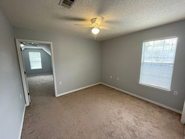 Building Photo - Introducing a Charming Home Retreat Locate...