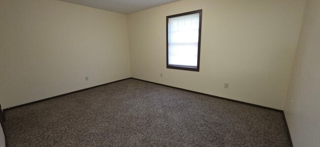 Building Photo - 3 Bedroom 2 Bath with Garage! South by Bat...