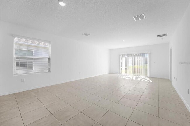 Building Photo - 4560 Ranunculus St