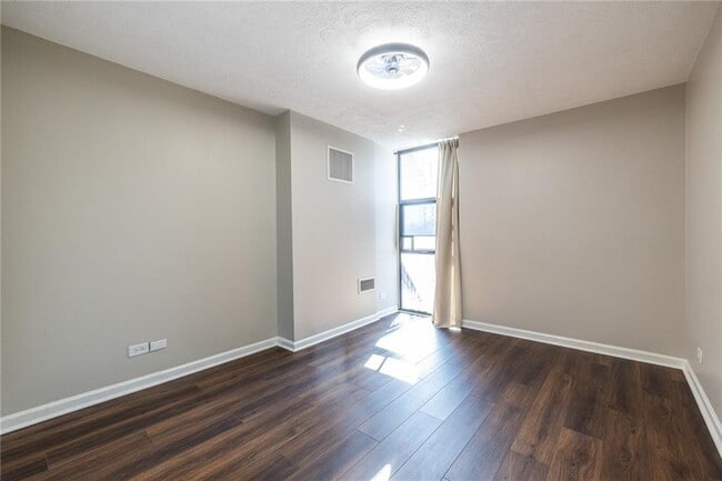 Building Photo - 620 Peachtree St NE