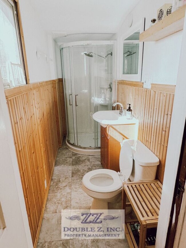 Building Photo - Highly Appealing Updated North End 4 Bedroom!