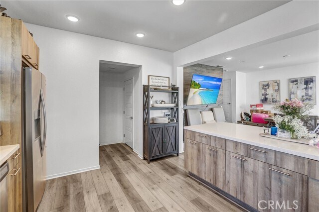 Building Photo - 5200 Beachside Ln