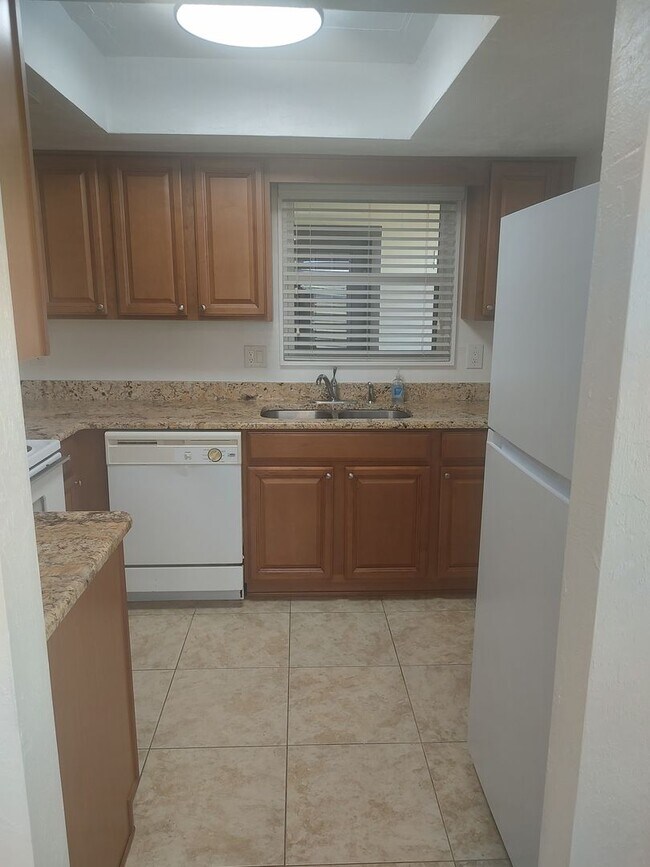 Building Photo - 12201 Sandalwood Dr