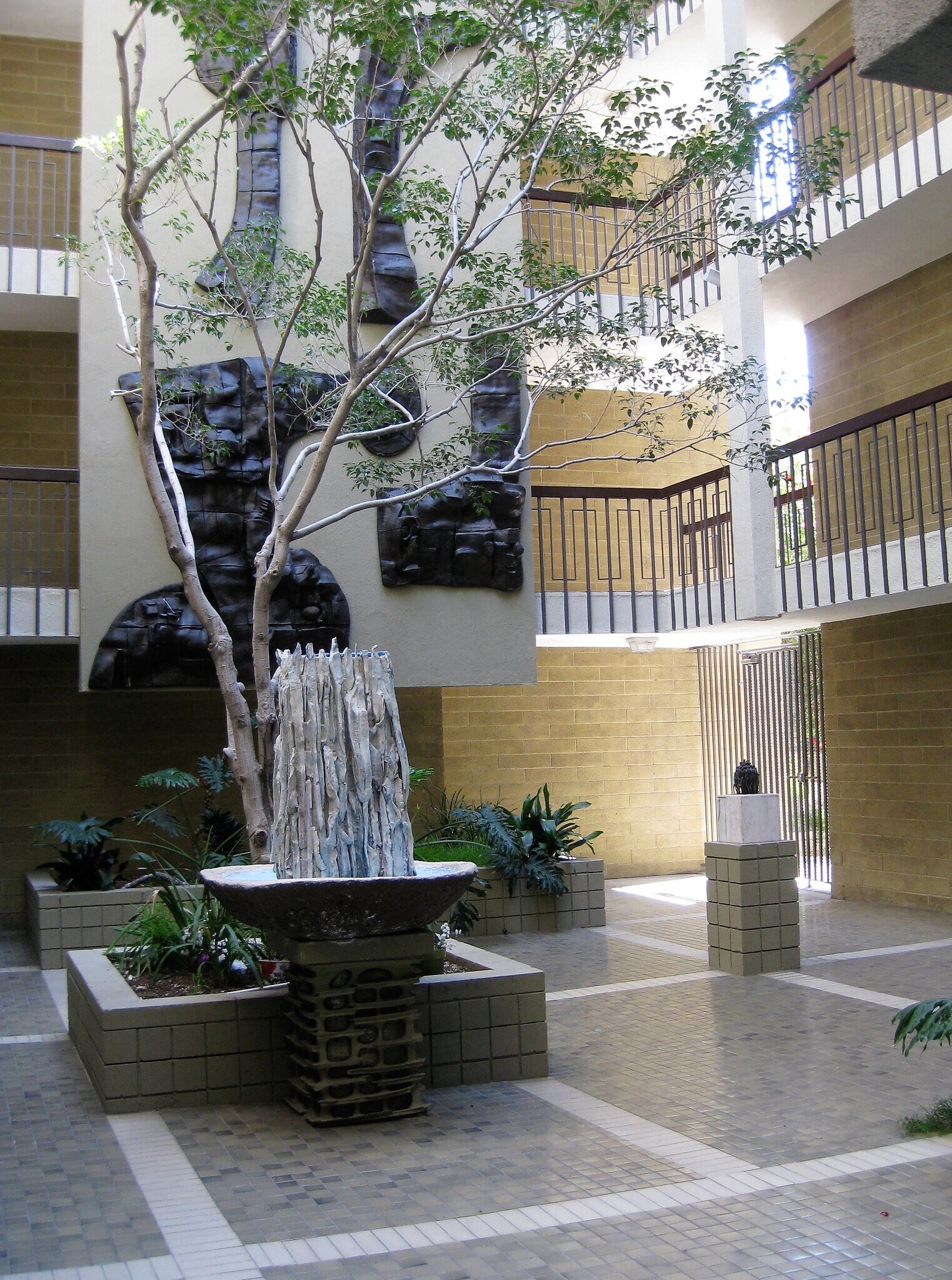 Building Courtyard - 1300 Midvale Ave