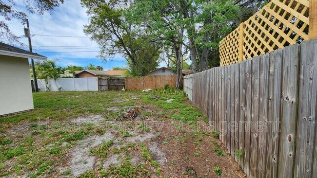 Building Photo - 2205 Calexico Way S