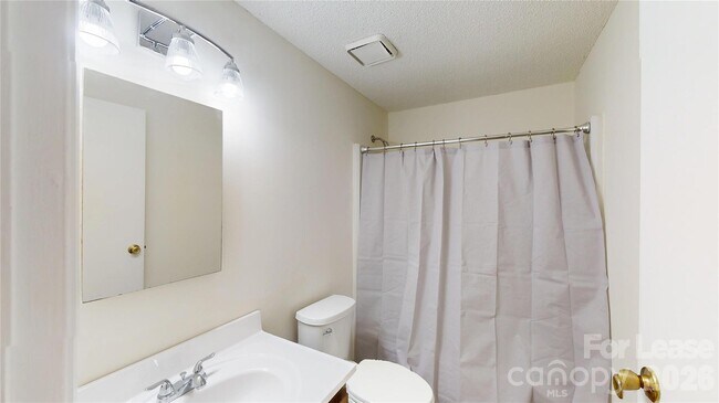 Building Photo - 1211 Scaleybark Rd