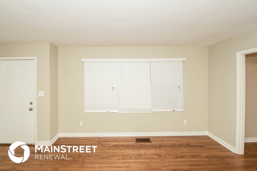 Building Photo - 513 Goldenrod Dr