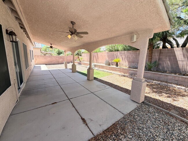 Building Photo - Beautiful Single-Story Home with 3-Car Garage & Covered Patio