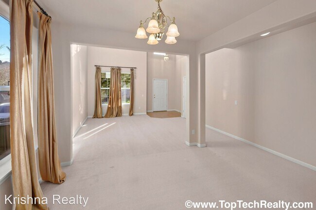 Building Photo - 4 br, 2.5 bath House - 15955 SW Towhee Ln