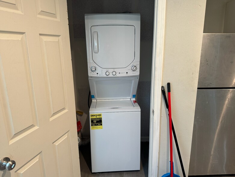 Building Photo - 1203 S 15th St