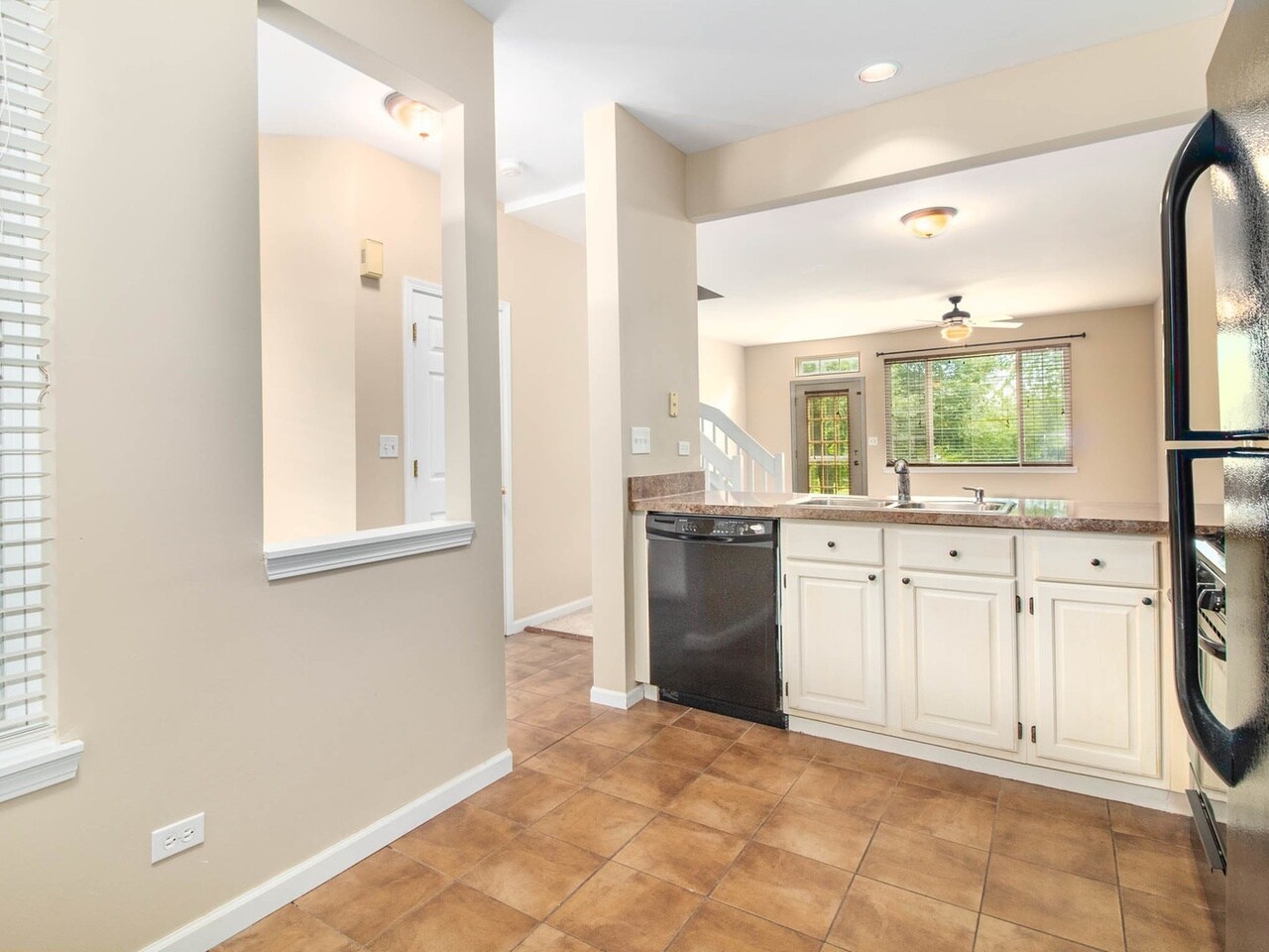 Building Photo - 3023 Anton Dr