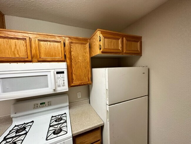 Building Photo - GREAT 2 BED, 2 BATH CONDO! READY FOR IMMED...