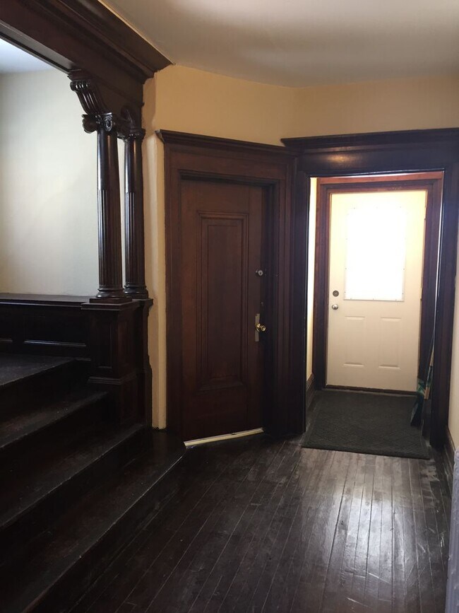 Building Photo - 1317 E 2nd St