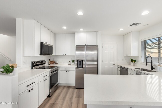 Building Photo - 479 E Dragon Springs Dr