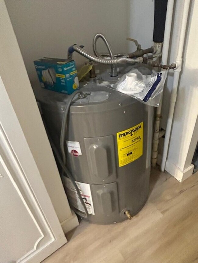 Building Photo - 3720 Inverrary Dr