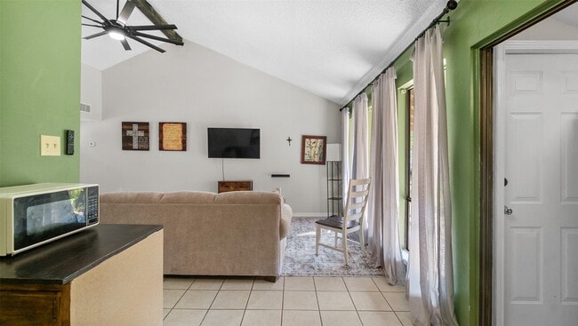 Building Photo - 68 Westwood Dr W