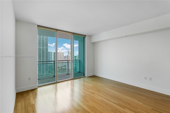 Building Photo - 950 Brickell Bay Dr