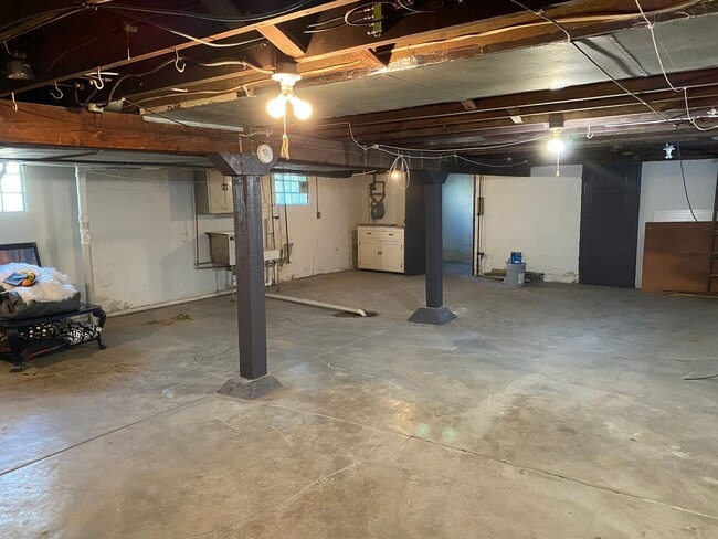 Building Photo - Beautiful Renovation in the Desirable South Hampton Neighborhood