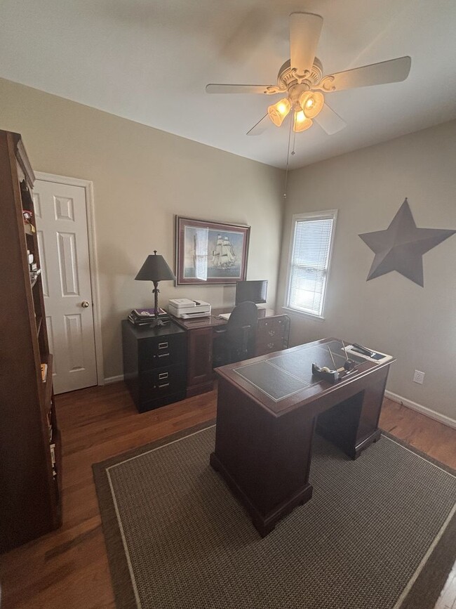 Building Photo - Spacious 3 Bed 2 Bath Home In Homewood With Large Basement