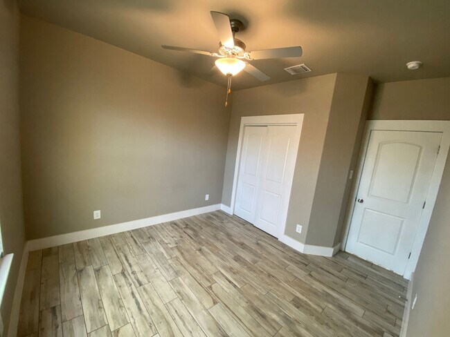 Building Photo - Located 1 Mile from IH 35/ No Carpet / Tons of Upgrades /  Turf Grass in Front Yard / Fenced in B...