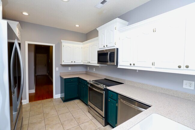 Building Photo - 1855 Beachforest Way