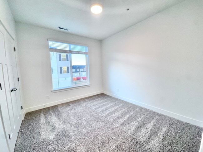 Building Photo - 4655 Alder Dr