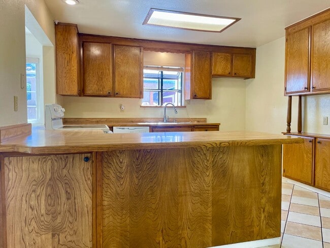 Building Photo - 1375 Mitchell Ln