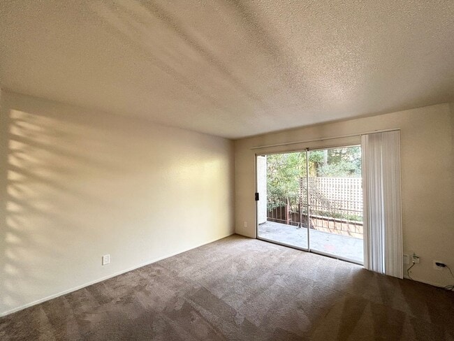 Interior Photo - 2212 Blake Street