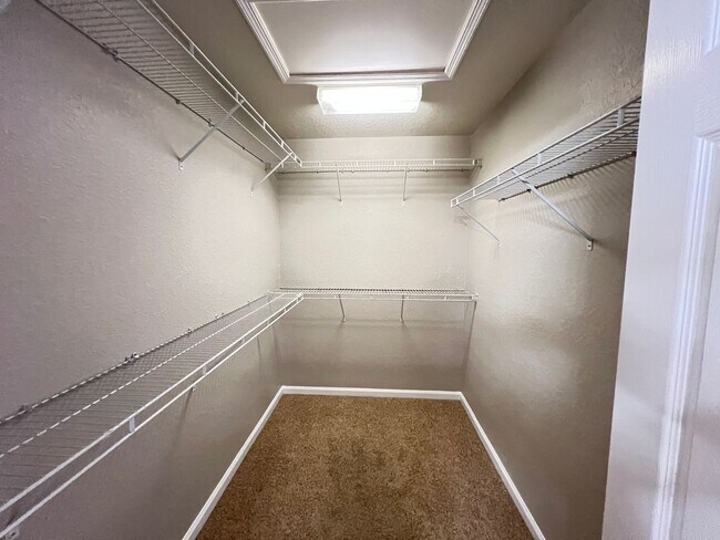 Building Photo - You’ve Found IT! Your Next Home! 4 Bedroom, 2 Bathroom in Ocala — $500 Off a Month’s Rent!!!