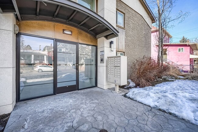 Building Photo - Cozy Condo in LoHi - One Bedroom Plus Offi...