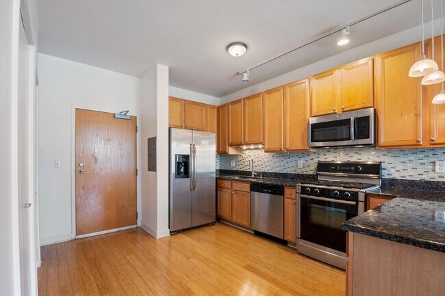 Building Photo - 5 E 14th Pl
