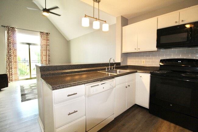 Building Photo - 1348 Hunters Rd
