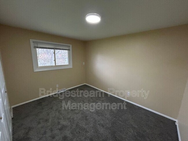 Building Photo - 22 Whispering Dr