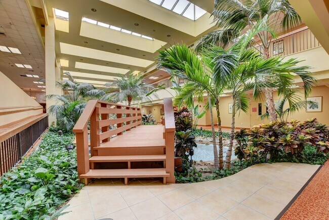 Building Photo - 7076 Huntington Ln