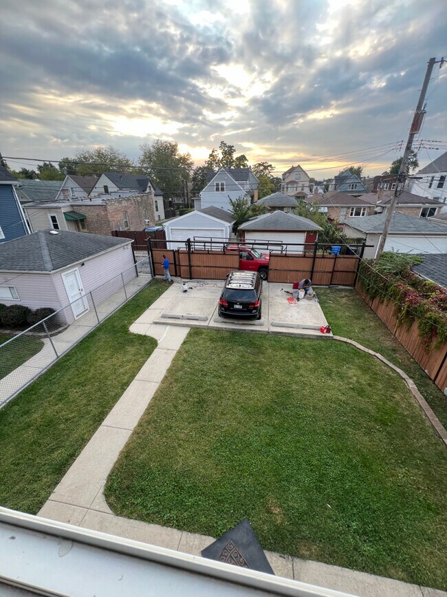 Building Photo - 1022 N Menard Ave