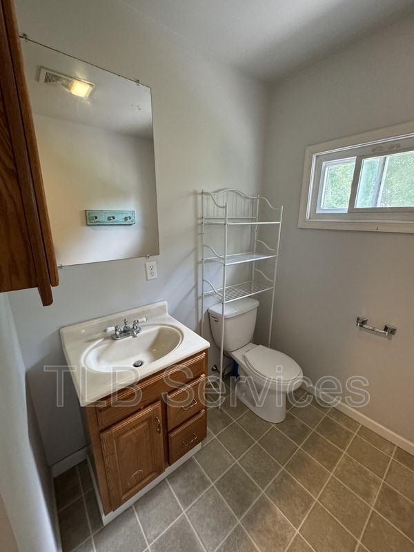 Building Photo - 1598 Heart Lake Rd