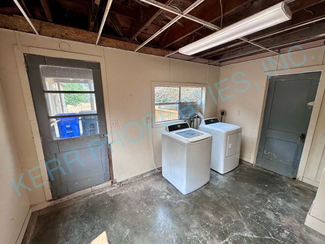 Building Photo - 32803 SE Carpenter Ln