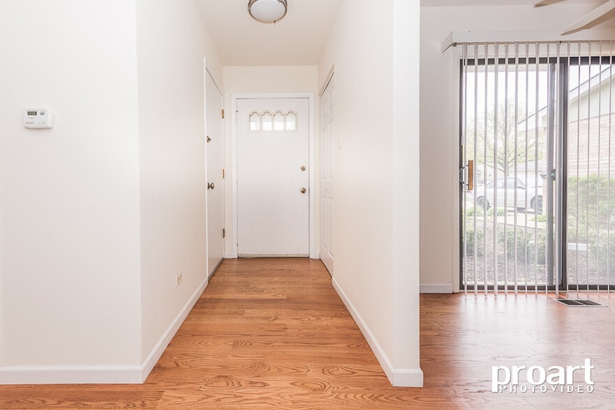 Building Photo - 838 Heatherbrook Ct