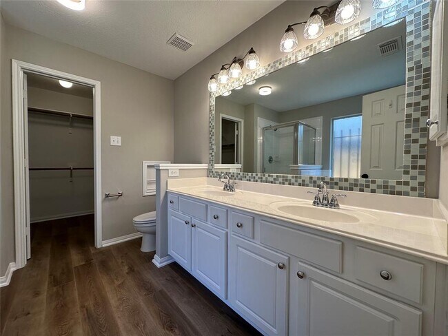 Building Photo - 3031 Valley Ct