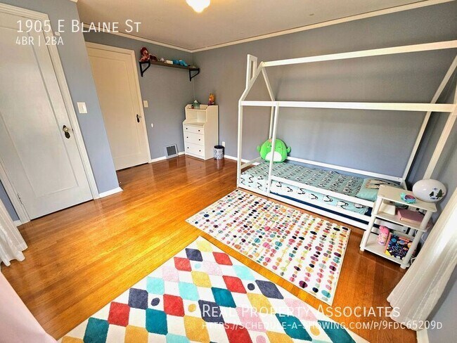 Building Photo - 1905 E Blaine St