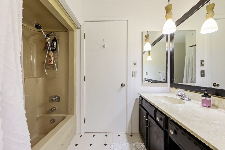 Building Photo - 3528 Potter Rd