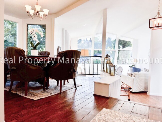 Building Photo - Furnished Brentwood Hills Retreat with Tim...