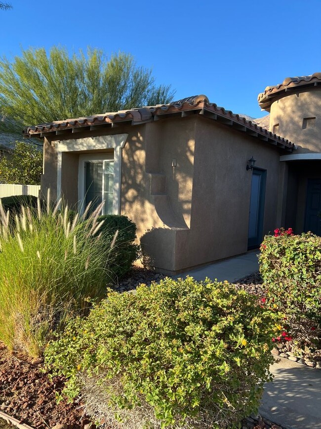 Building Photo - Charming Casita (Guest House) in Palm Springs