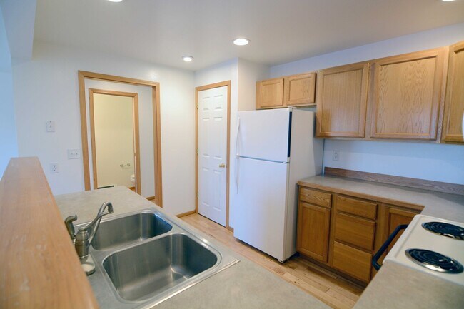 Building Photo - Midtown 3 Bed Condo with Bridger Views