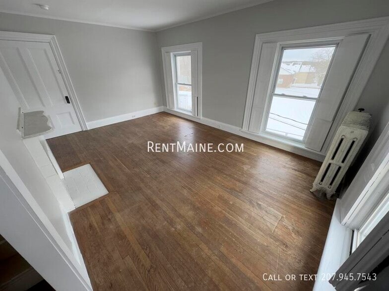 Building Photo - 191 Center St