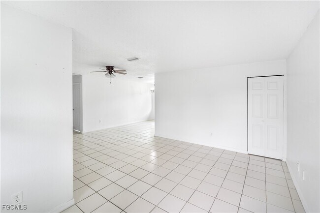 Building Photo - 2927 SE 15th Pl