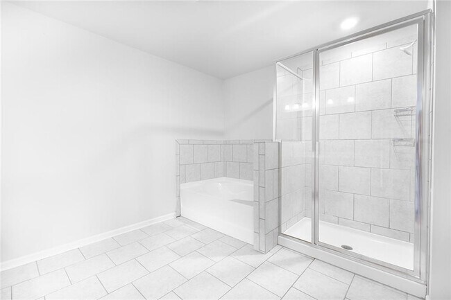 Building Photo - 7095 Gladstone Cir