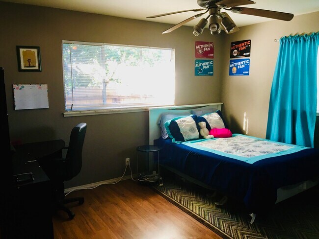 Building Photo - 1121 W Churchill St