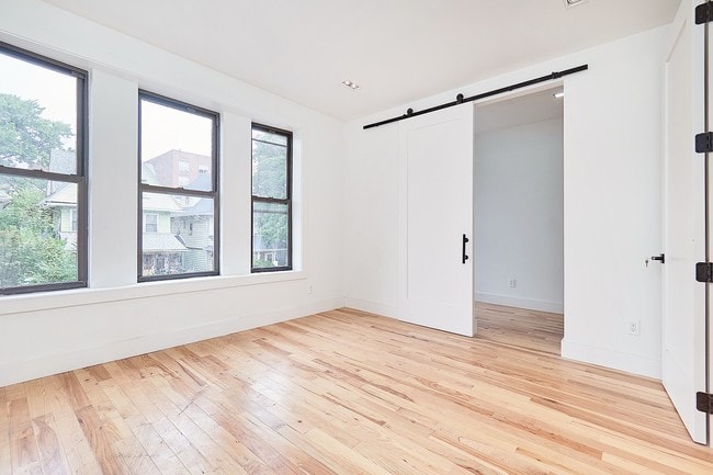 Building Photo - 126 Winthrop St