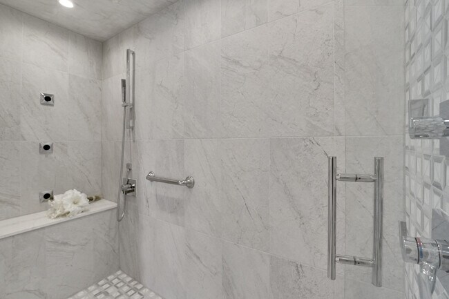 Building Photo - 4114 W Palm Aire Dr